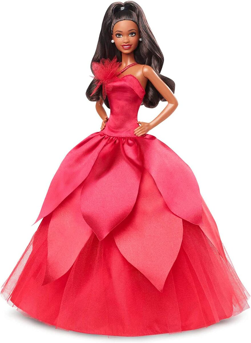 Bambola Barbie Magia delle Feste 2022 Bruna Afro Americana capelli lunghi ondulati vestito rosso natalizio per Natale Capodanno 2023